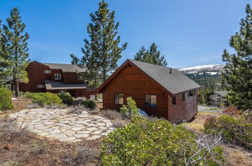 12628 Pinnacle Loop, Truckee CA  96161-6926 exterior
