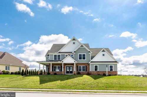 909 Wetherburn Dr, York, PA 17404-1153