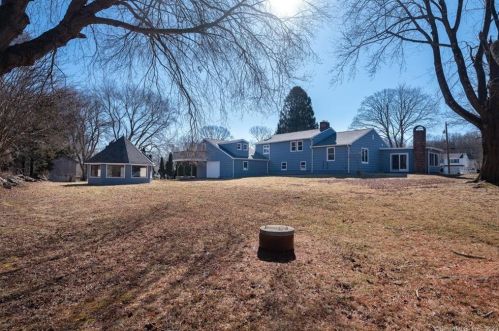 15 Old Black Point Rd, Niantic CT  06357-2813 exterior