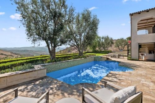 22 Black Falcon, Irvine CA  92603-0420 exterior