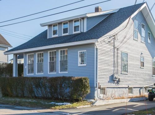 1 Pennacook St, Middletown, RI 02840-1414