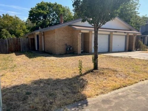 2302 Berkett Dr, Austin, TX 78745-4315
