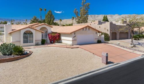 8660 Warwick Dr, Desert Hot Springs, CA 92240-1172