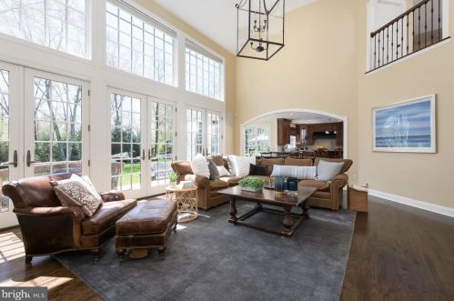 19 Derwent Dr, Princeton NJ  08540-7551 exterior