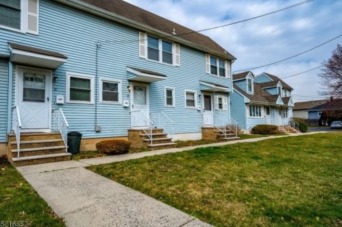 33 School St, Clark, NJ 07066-1425