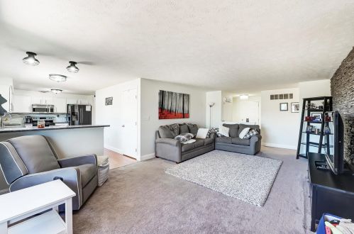 4052 Harris Ln, Springfield OH  45503-6458 exterior