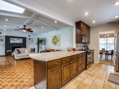 9733 Estate Ln, Dallas TX  75238-1849 exterior