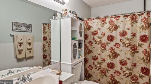 16 Willow Ct, Trenton NJ 08619-4626 exterior