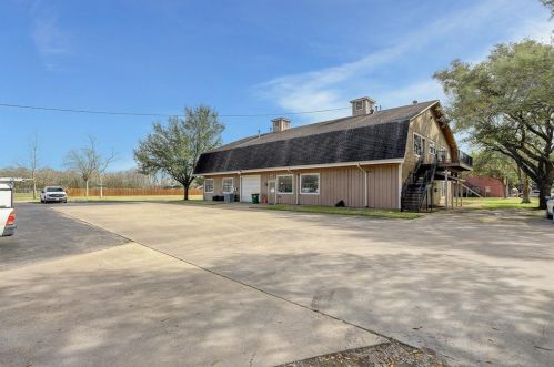 2015 Woody Rd, Pearland, TX 77581-3214