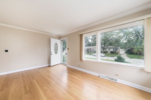 415 Vassar Ln, Des Plaines, IL 60016-2036