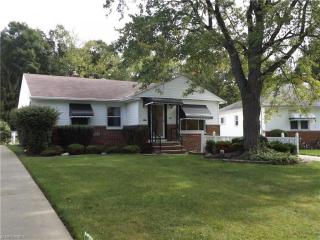 911 High St, Cleveland, OH 44146-3825