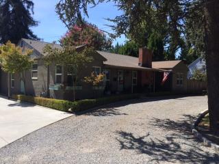 1674 Marshall St, Turlock CA  95380-4238 exterior