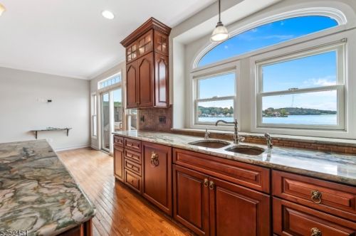 8 Windjammer Ln, Mount Arlington, NJ 07856-1432