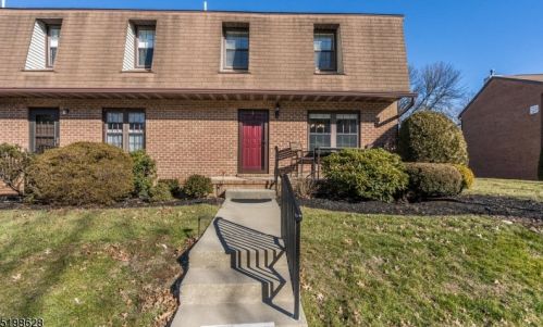 242 Riva Dr, Hackettstown, NJ 07840-3717