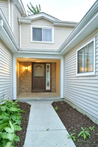 1499 Chippewa Trl, Wheeling IL  60090-5159 exterior