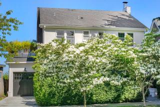1420 32 Ave, Seattle WA  98144-3916 exterior
