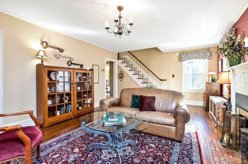 160 Chestnut Ave, Metuchen, NJ 08840-1345