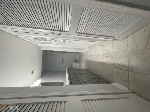 71 Montre Sq, Atlanta GA  30327-4044 exterior