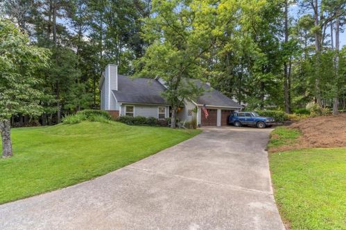 4605 Villa Chase Dr, Marietta, GA 30068-2039