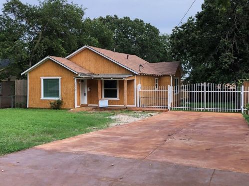 2500 Rodeo St, Fort Worth TX  76119-4637 exterior