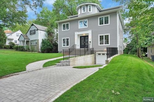 690 Forest Ave, Teaneck, NJ 07666-2043