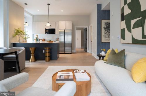 200 Broad St, Philadelphia, PA 19102-3809