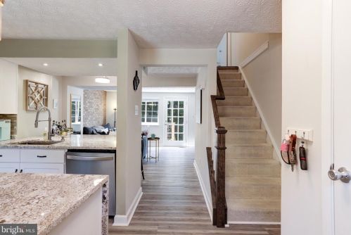 1634 Purple Sage Dr, Herndon VA  20194-5601 exterior