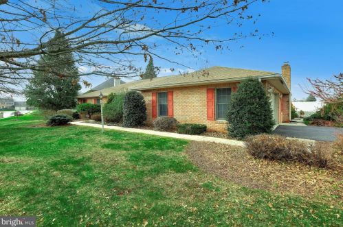 3065 Emmanuel Dr, York, PA 17408-4477
