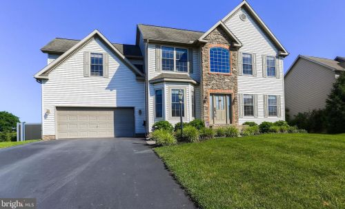 1443 Farm Cross Way, York PA  17408-8537 exterior