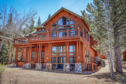 196 Basque Dr, Truckee CA  96161-3917 exterior