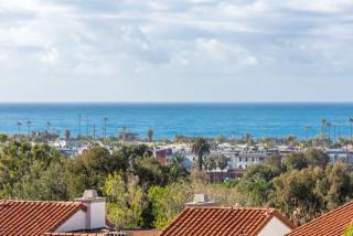 6673 Paseo Del Norte, Carlsbad, CA 92011-2474