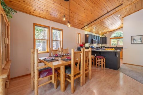 13610 Hillside Dr, Truckee CA  96161-6867 exterior