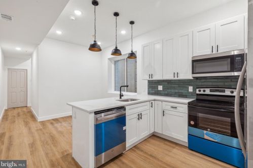 417 Cumberland St, Philadelphia, PA 19133-3013