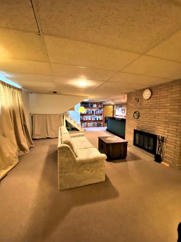 747 Newton St, Gary IN  46405-1131 exterior