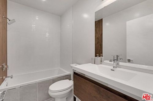 3604 Rosemary Ave, Glendale CA 91208-1216 exterior