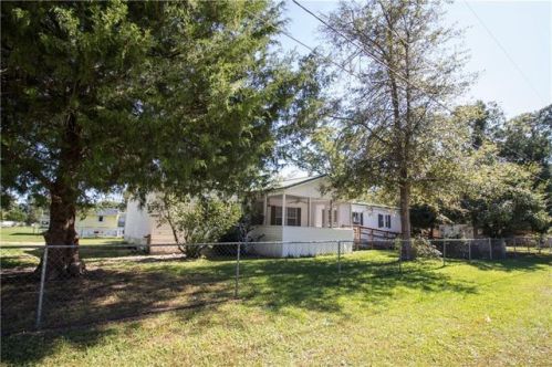 517 Palmetto Dr, Waycross, GA 31501-1052