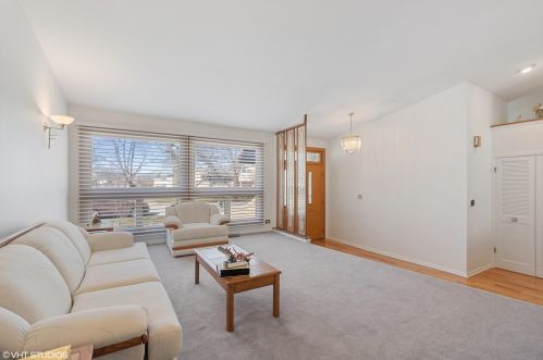7933 Lyons St, Morton Grove, IL 60053-1636