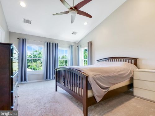 12001 Edgemere Cir, Herndon VA  20190-3256 exterior