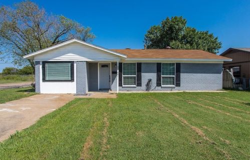 601 Globe Ave, Fort Worth, TX 76131-1116