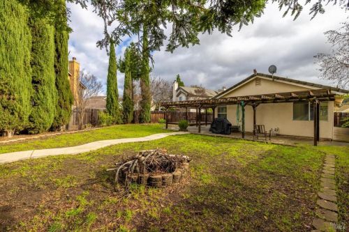 373 Bradley Dr, Vacaville, CA 95687-4630