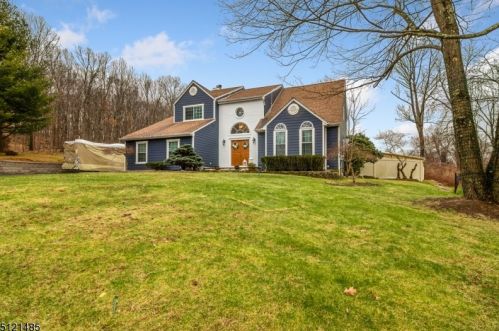 2 Autumn Dr, Dover, NJ 07803-2424
