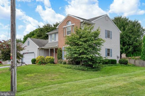 680 Lincoln Gardens Rd, Ephrata, PA 17522-9702