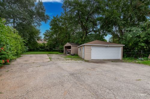 1693 Webster Ln, Des Plaines, IL 60018-2062