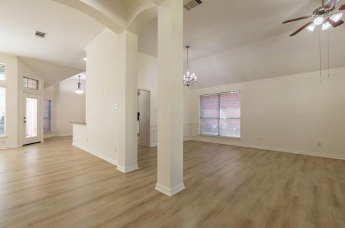 9714 Windy Hollow Dr, Irving TX  75063-5008 exterior