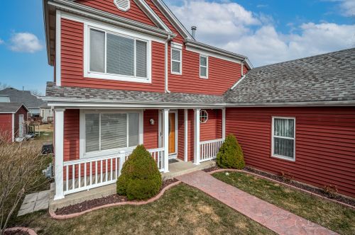 28 Buchanan Ln, Streamwood, IL 60107-1303