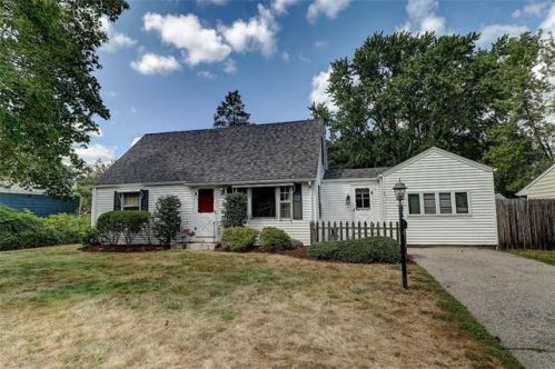 67 Yellowstone Ave, Warwick, RI 02888-3901