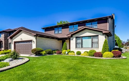 304 Eric Ct, Mount Prospect, IL 60056-2688