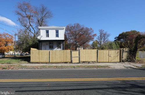 330 36th St, Camden, NJ 08110-3102