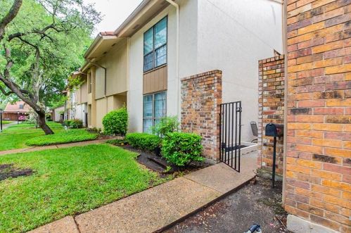 12542 Burninglog Ln, Dallas TX  75243-2118 exterior