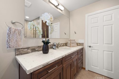 1851 Greenbriar Rd, Glendale CA  91207-1064 exterior